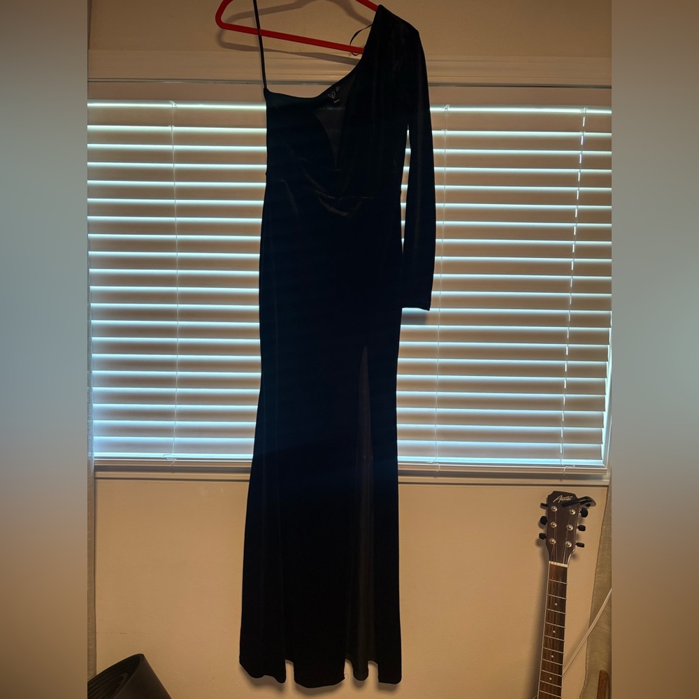 Elegant Black Velvet Evening Gown